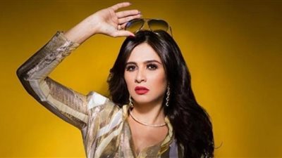 ياسمين عبد العزيز تبهر جمهورها بليقاتها البدنية في الجيم وتستعد للموسم الرمضاني المقبل