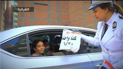 وزارة الداخلية تشارك في احتفالات 30 يونيو وتوزع الهدايا على المواطنين