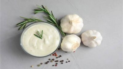 لطعم شهي.. طريقة تحضير صوص الثوم بسهولة في المنزل