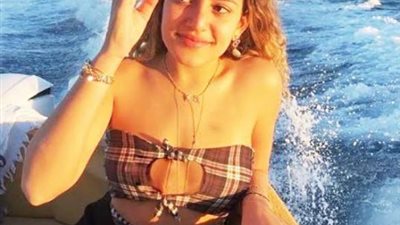 كنزي عمرو دياب تلفت الانظار بإطلالة مختلفة