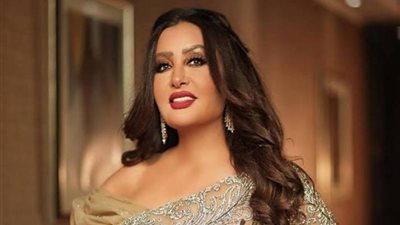 كليب الورق..  لطيفة تواصل طرح كليبات ألبوم ”مفيش ممنوع”