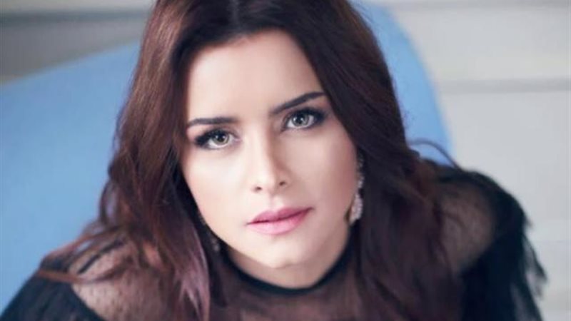 الممثلة نور