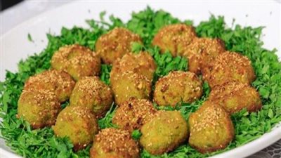 على طريقة الشيف شربيني.. كيفية تحضير الطعمية