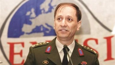 أردوغان يعاقب خبيرا جنائيا بعد كشفه عن دور الاستخبارات التركية في نقل الأسلحة للإرهابيين