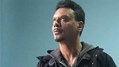 فضحه على ”الفيس بوك” وتسبب في سجنه.. معلومات لا تعرفها عن الفنان الشهير الذي أوقع بطبيب الأسنان الشاذ