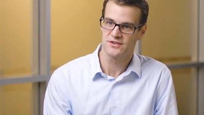 رئيس شركة موديرنا: سنستمر في حرب ضد كورونا بسبب استمرار تحور الفيروس