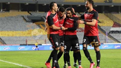 البنك الأهلي يصطدم بطلائع الجيش على ملعب الشرطة