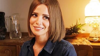 إيمان العاصي بإطلالة جذابة عبر ”انستجرام”