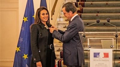 فرنسا تمنح هند صبري رتبة ضابط.. اعرف التفاصيل