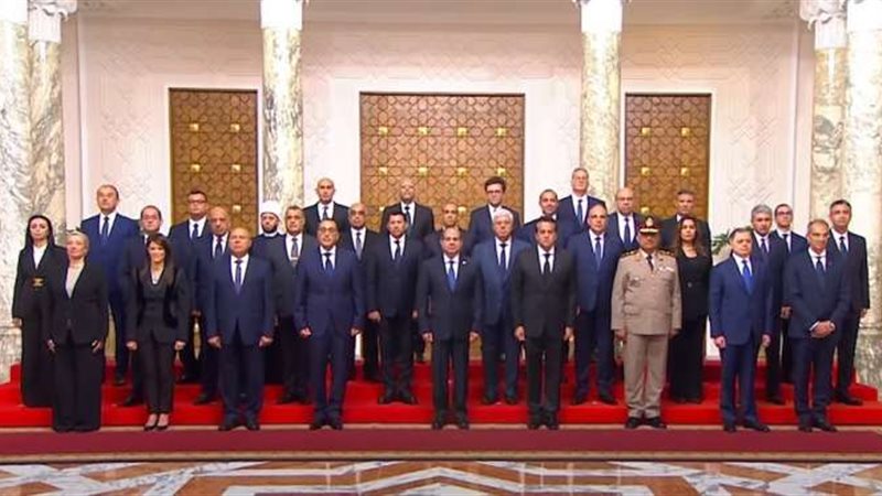 الحكومة الجديدة مع