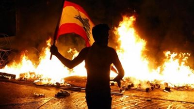 ليلة ساخنة في لبنان.. اشتباكات عنيفة بين الشرطة والمتظاهرين