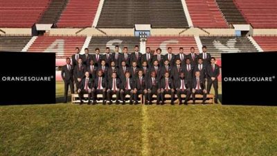 صور.. بالبدلة السوداء والجرافتة الحمراء.. الصورة الرسمية لبعثة الأهلي في المونديال