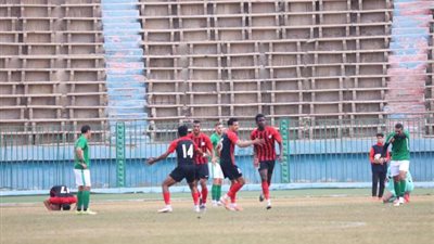 الدوري المصري.. خناقة في مباراة الداخلية وزد واعتداء على الحكم