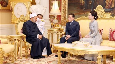 فيديو.. 5 هدايا من شيخ الأزهر لشعب تايلاند وتفاصيل استقباله بالقصر الملكي