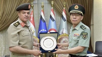 الكلية العسكرية التكنولوجية تستقبل وفداً من جامعة العلوم للدفاع الوطنية الصينية