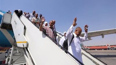 بعثة الحج بوزارة الداخلية تستقبل آخر الأفواج من ضيوف الرحمن بمطار القاهرة