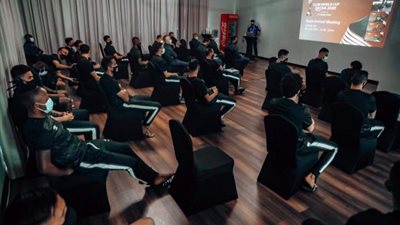 «فيفا» يرحب بالأهلي.. ويعقد اجتماعًا فنيًا بالبعثة عبر «الفيديو كونفرانس»