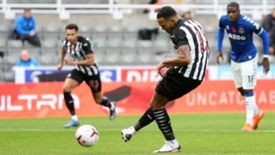 نيوكاسل يتخطي إيفرتون بهدفي ويلسون