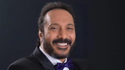 علي الحجار يكشف لـ”الموجز” كواليس تحضيرات مسرحية مش روميو وجولييت