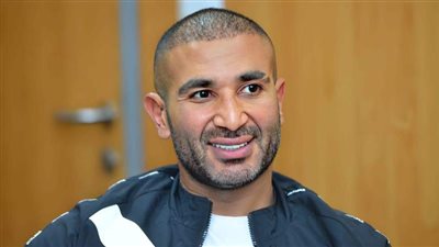 أحمد سعد يثير الجدل  والانتقادات بظهوره بإطلالات غريبة على السوشيال ميديا