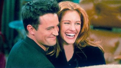 من أجل الظهور في حلقة «Friends».. ماذا طلبت جوليا روبرتس من ماثيو بيري؟