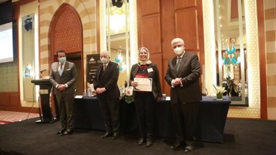 بالصور .. عبد الغفار وشوقي يشهدان حفل تخرج الدفعة الأولى لبرنامج التميز البحثي متعدد التخصصات