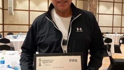 الخطيب يتسلم شهادة «الفيفا» الخاصة بمشاركة الأهلي في كأس العالم للأندية