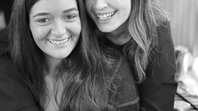 ليلي أحمد زاهر في أحدث ظهور مع شقيقتها عبر ”انستجرام”