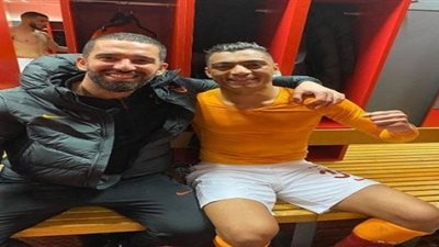 نجم برشلونة السابق يحتفل بهدف مصطفي محمد الأول مع جالاتاسراي (صورة)