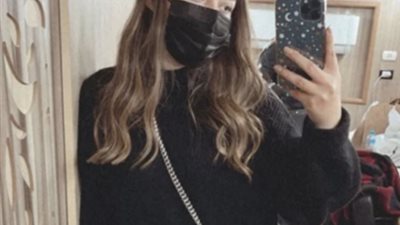 ليلي أحمد زاهر بالكمامة في أحدث ظهور لها