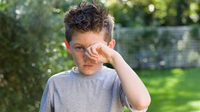 معلومات لا تعرفها عن أعراض وعلاج التهاب الملتحمة عند الأطفال