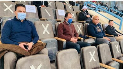 الجهاز الفني لمنتخب مصر يحضر مباراة إنبي وبيراميدز