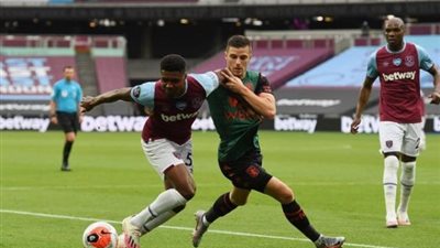 أستون فيلا يسقط أمام وست هام بثلاثية في البريميرليج