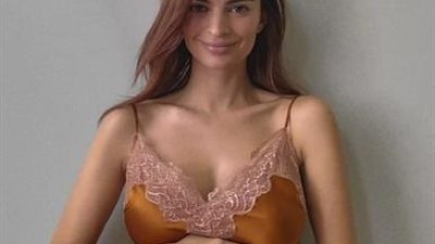 ممثلة مشهورة تظهر عارية وهي حامل.. قالت: ”أنا حاسة إني إلهة الخصوبة”