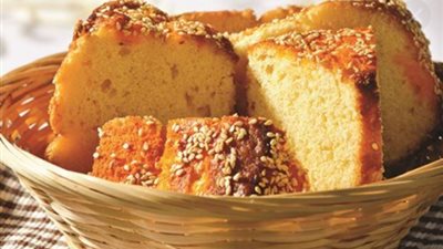 «زي محلات الخليج».. أسهل طريقة لتحضير كعكة قرص عقيلي