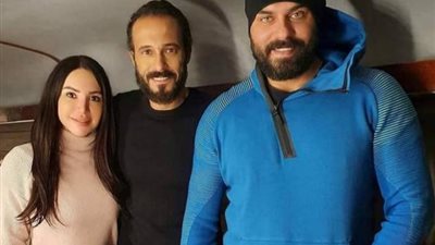 يوسف الشريف وإنجي علاء وأحمد صلاح حسني في كواليس تصوير”كوفيد 25”