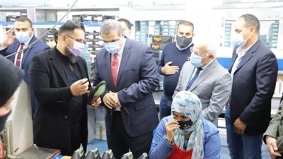 شاهد.. رسائل وزير القوى العاملة للعمال خلال جولته بـ 3 مصانع شهيرة ببورسعيد