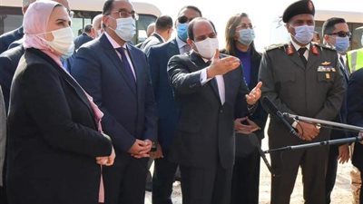 بالصور و التفاصيل ..مشاهد من زيارة الرئيس السيسي و الحكومة  إلي عزبة الهجانة