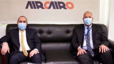 وزير الطيران يتفقد شركة إير كايرو لمتابعة جدول الرحلات