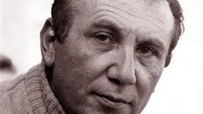 هل حقاً سرقت قصائد نزار قباني؟ .. فضيحة فى اتحاد الكتاب