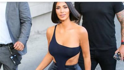 رغم أنف الحاقدين.. إطلالة مثيرة وساحرة لـ كيم كارداشيان بجلسة تصوير جديدة
