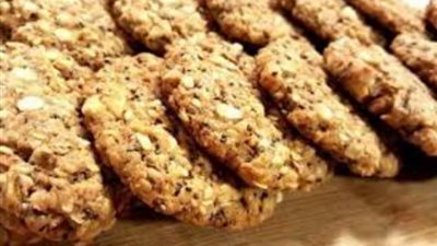 بأسهل الخطوات.. طريقة إعداد كوكيز بذرة الكتان والعسل الأسود