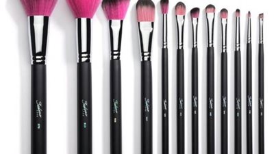 «خلي بالك».. كوارث وأمراض تسببها فرش المكياج