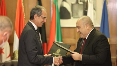 وزارة الاتصالات توقع بروتوكول لاستكمال ميكنة المحكمة الدستورية