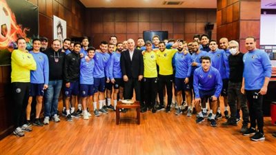 بيراميدز يحتفل بعيد ميلاد مدرب الحراس ورئيس الجهاز الطبي