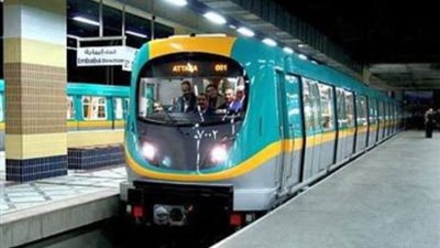 المترو.. توزيع محافظ تذاكر بـ50 جنيها هدايا على الركاب