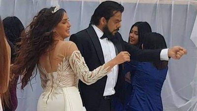 زواج منذر رياحنة من ممثلة شهيرة يشعل السويشال ميديا (فيديو)