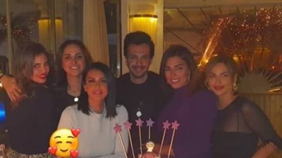 طليق أنغام يحتفل بعيد ميلاده مع زوجته الأولى: يخليكي ليا يا أم العيال