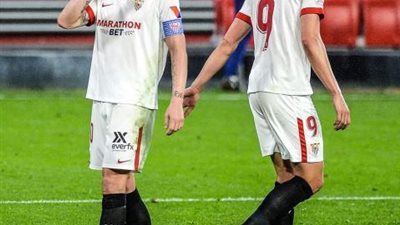 أشبيلية يسقط برشلونة بثنائية ويقترب من نهائي كأس ملك إسبانيا