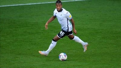 سوانسي سيتي يؤكد تعرض لاعبه داندا لإساءات عنصرية على وسائل التواصل الاجتماعي